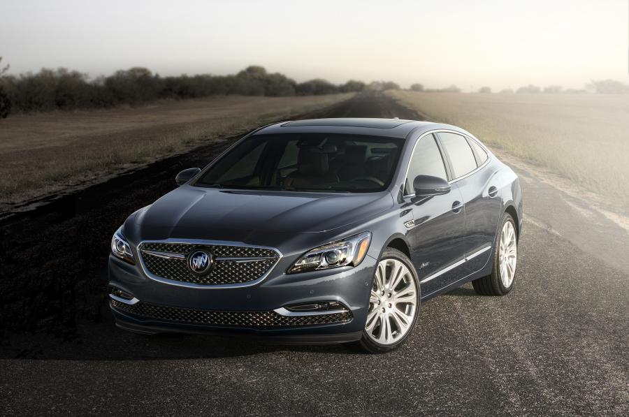  Buick LaCrosse Avenir 2017 года  (NA) (фото 8 из 11)